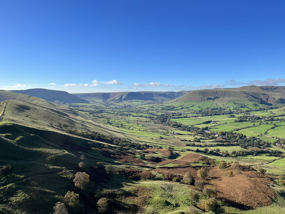 Beautiful weather on Mam Tor “Mother Hill” and The Great Ridge in The Peak District #mamtor ##castleton #thepeakdistrict #hill #motherhill #view #walk #ridge #peak #top #climb #trigpoint #autumnsunshine