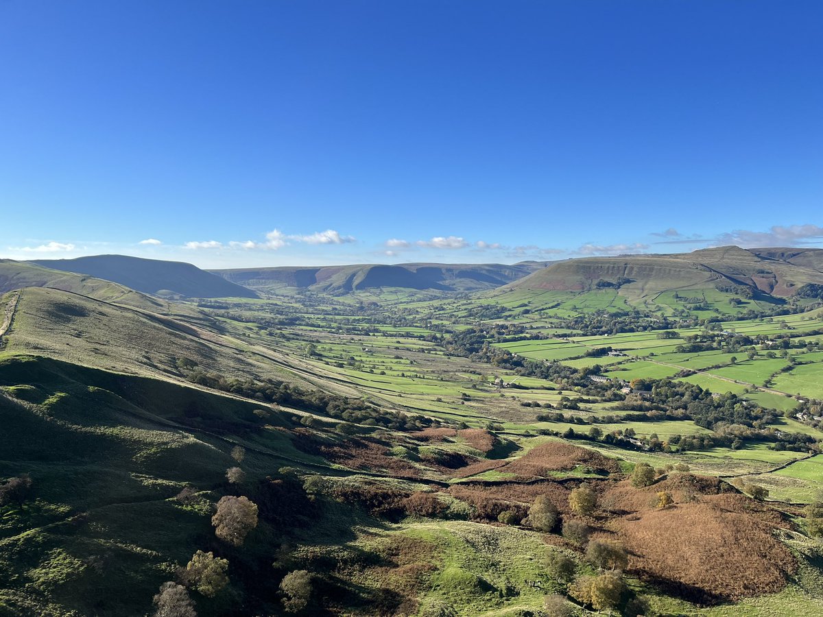 NorthernWalker1's tweet photo. Beautiful weather on Mam Tor “Mother Hill” and The Great Ridge in The Peak District #mamtor ##castleton #thepeakdistrict #hill #motherhill #view #walk #ridge #peak #top #climb #trigpoint #autumnsunshine https://t.co/rtFh2nXOXK