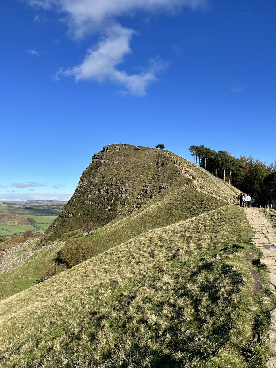 NorthernWalker1's tweet photo. Beautiful weather on Mam Tor “Mother Hill” and The Great Ridge in The Peak District #mamtor ##castleton #thepeakdistrict #hill #motherhill #view #walk #ridge #peak #top #climb #trigpoint #autumnsunshine https://t.co/rtFh2nXOXK