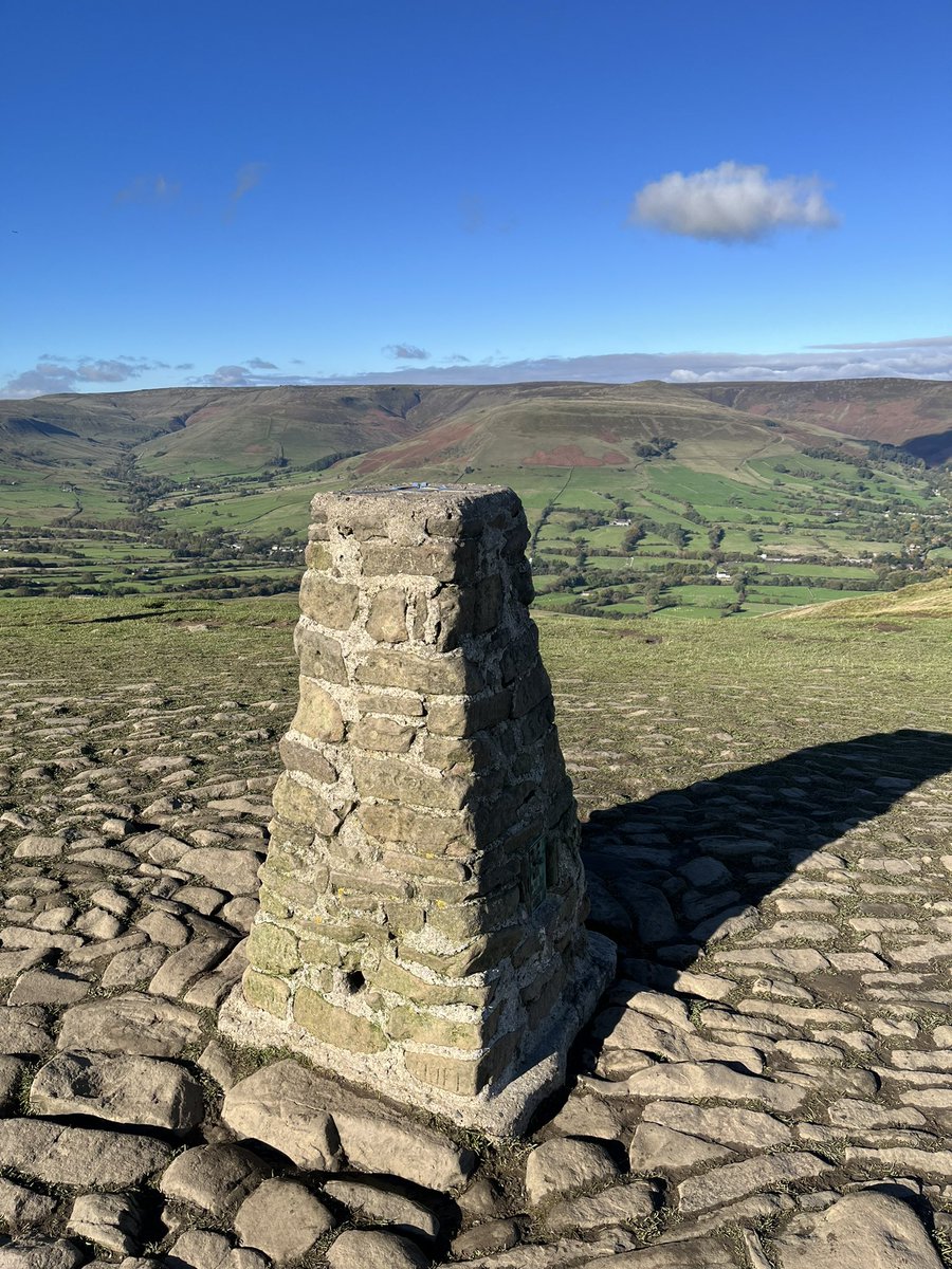 NorthernWalker1's tweet photo. Beautiful weather on Mam Tor “Mother Hill” and The Great Ridge in The Peak District #mamtor ##castleton #thepeakdistrict #hill #motherhill #view #walk #ridge #peak #top #climb #trigpoint #autumnsunshine https://t.co/rtFh2nXOXK