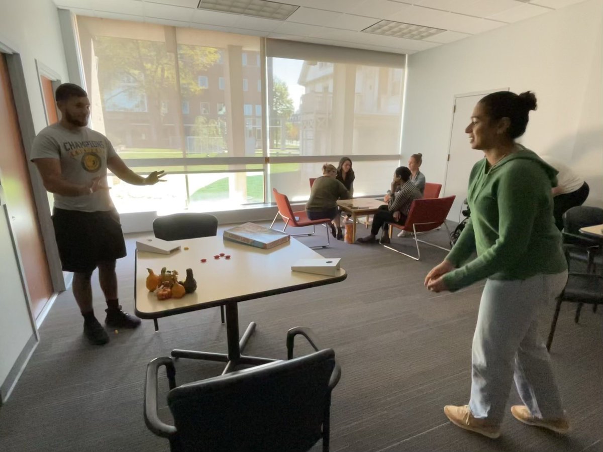 SCI_Advising's tweet photo. Fun and games — all in the name of relaxation! Join us! #AutumnOasis #FreeCider #FreeDonuts https://t.co/bJpYCvsOfH
