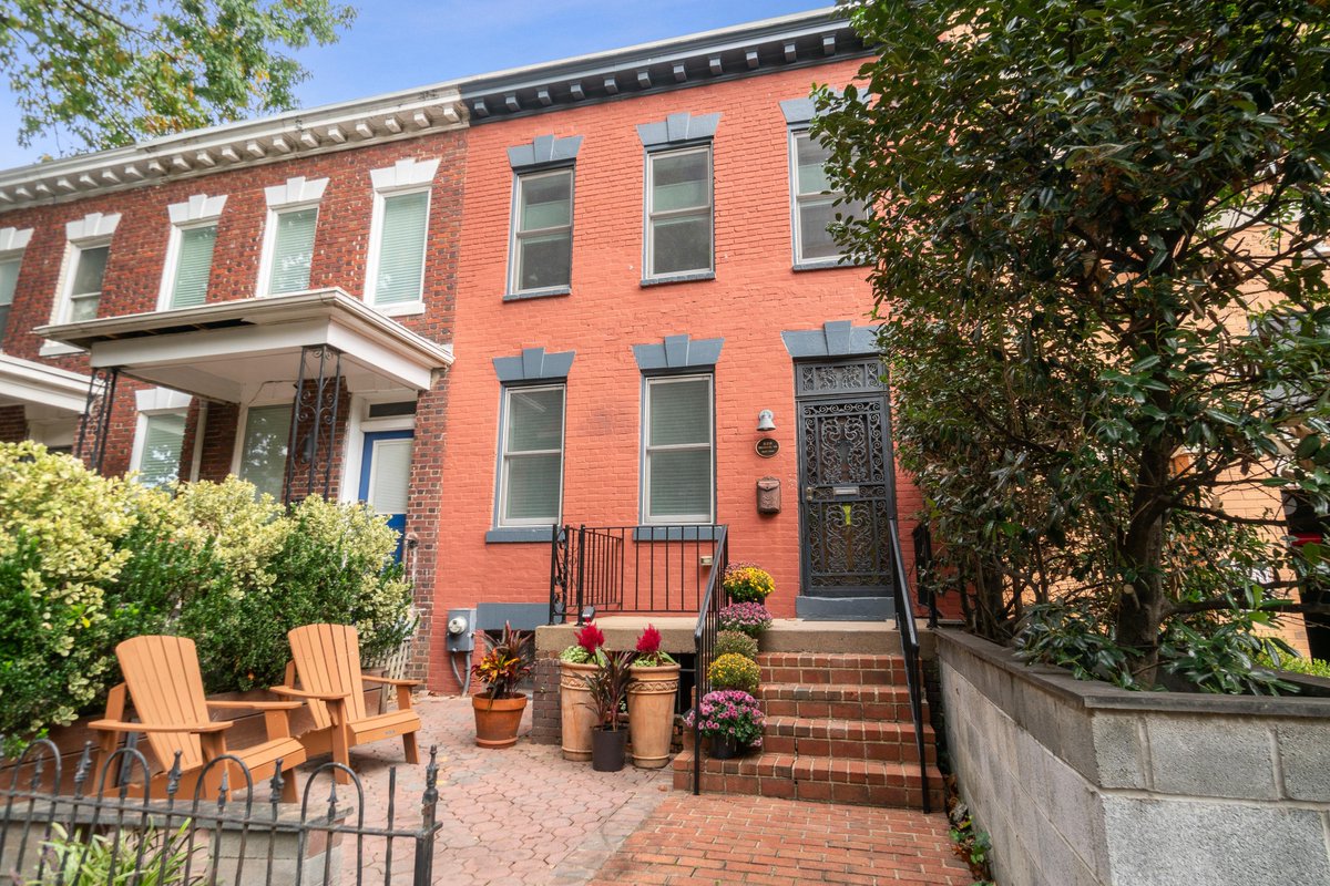 JohnBurgessGrp's tweet photo. Your new home is waiting for you!
Come see this stunning 3 BR 3 FB brick townhome in person at our open house on Friday, October 27th from 4:30 to 6:30 pm.
#openhouse #houseforsale #listing #washingtondc #DCliving #forsale #open #house #dreamhome #listingagent #listingoftheday https://t.co/f0I68p83NK