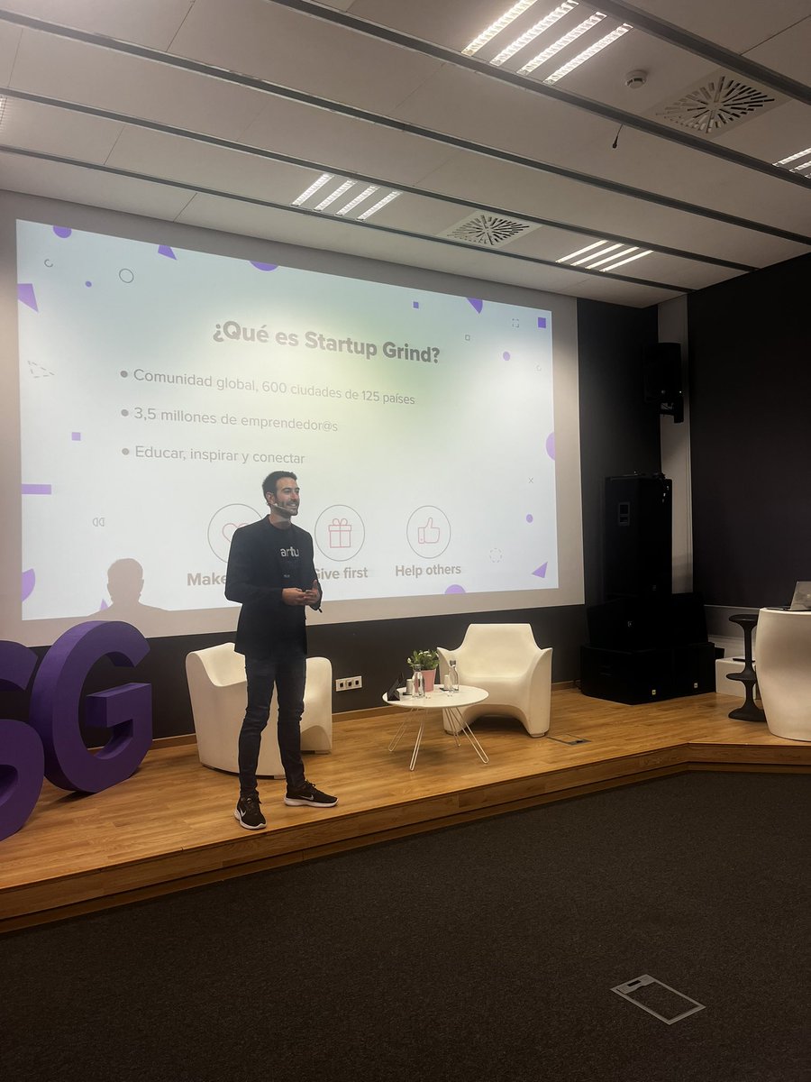Empezamos!!! 

📸 Nuestro Chapter Director <a href="/JordiBolCast/">Jordi Bolet Castellà</a>, introduciendo: ¿Qué es Startup Grind?
