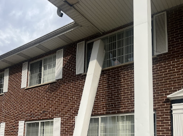 MGMTupside's tweet photo. This pillar fell through my apartment window 2 days ago. When I asked the landlord to remove it she said they were too busy and that the pole adds to the ambiance. If I'm finna pay $1,100 to sit by a pole I'ma do it at the club, not in my living room. https://t.co/e6WzWkYgHR