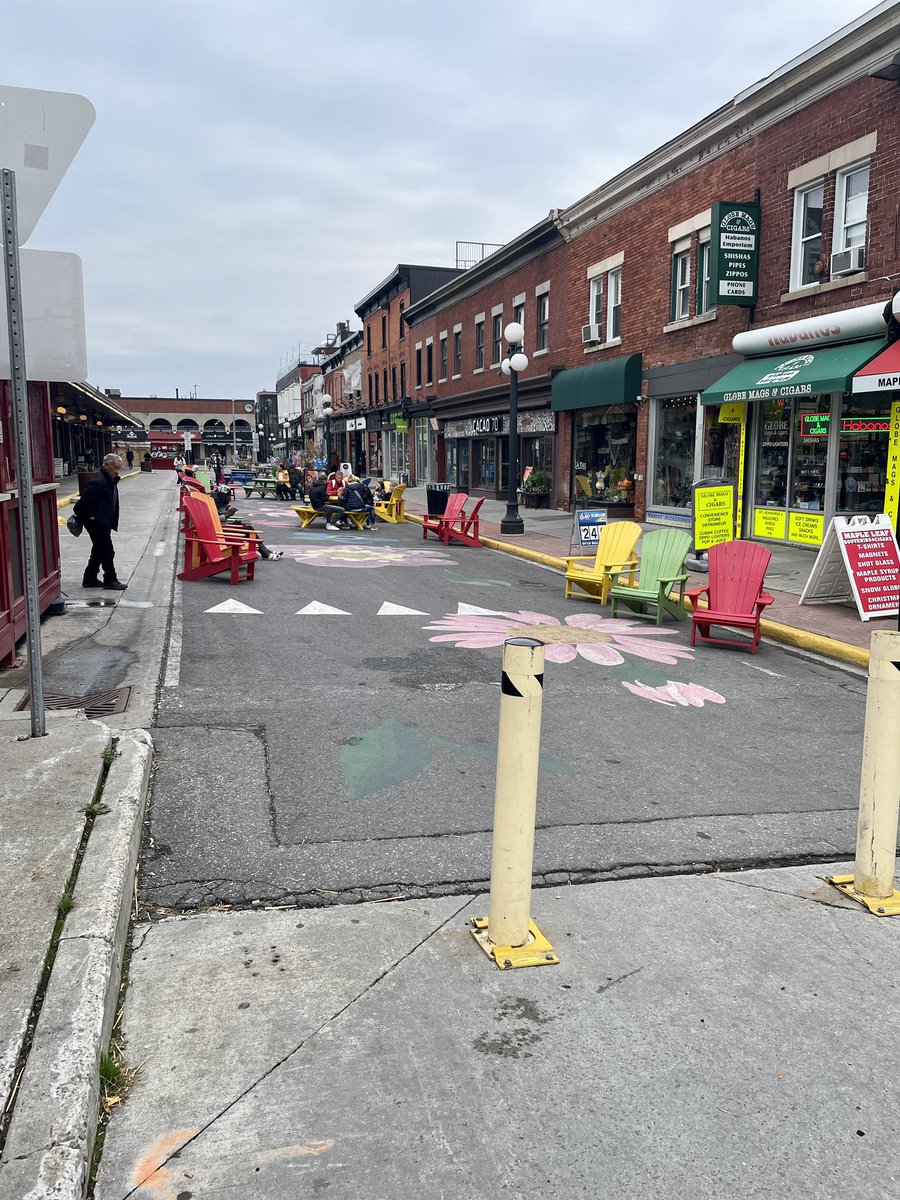 In #yow for a conference and loving the retail offerings & sense of place in the Byward Market area. So much diversity and creativity with the small retail footage. I would love to see this in #yqr Downtown to encourage vibrancy. #SenseOfPlace