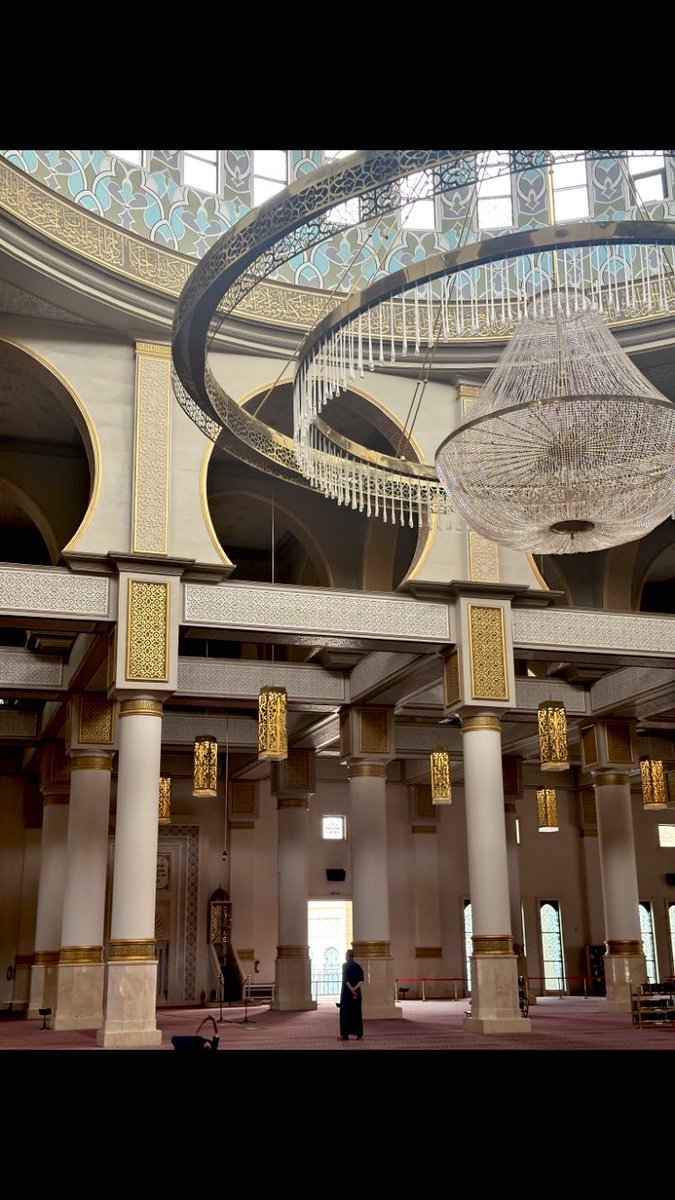 womogr's tweet image. à #vous