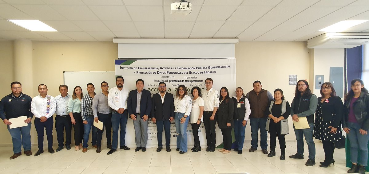 castillolyly's tweet photo. En Tulancingo se llevó a cabo la 5a reunión de Titulares de Unidades de Transparencia de la Región II encabezada por el Comisionado @LAngelHRios
@itaih_hidalgo https://t.co/nqAzHCn8uM