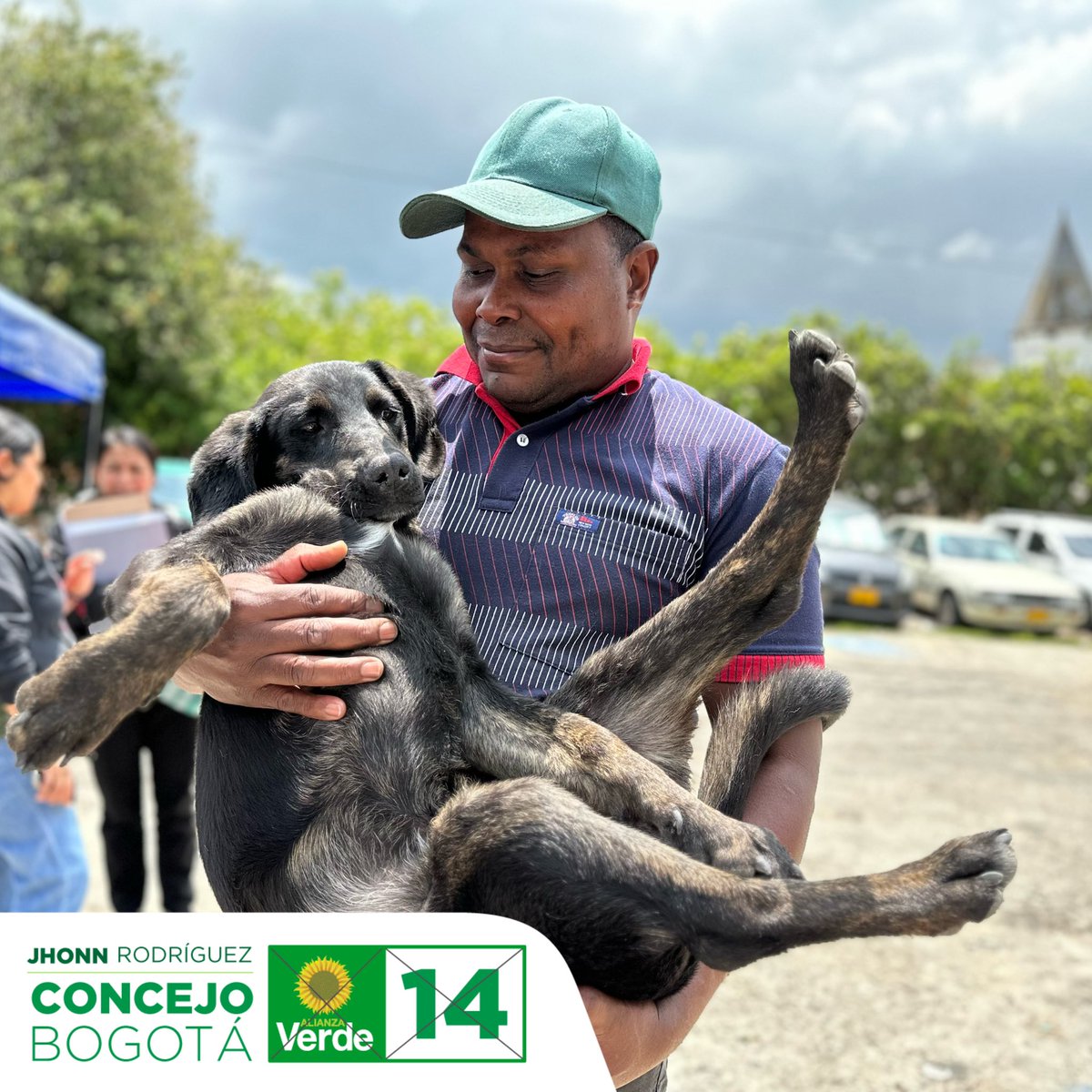 andreanimalidad's tweet photo. Otra linda y útil jornada de esterilización y bienestar (desparasitacion y vitaminas) en el Codito (Usaquén) con @jhonnra y el súper equipo.
Ahí vamos: dándole con amor por ellos. ¡El #Verde14🌻 será el próximo concejal animalista de Bogotá!
#HagámoslesEl14ALosAnimales https://t.co/vwZni0fVPi