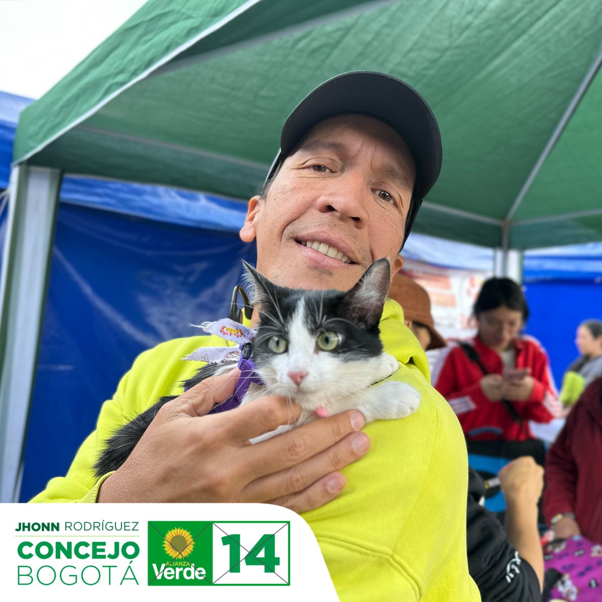 andreanimalidad's tweet photo. Otra linda y útil jornada de esterilización y bienestar (desparasitacion y vitaminas) en el Codito (Usaquén) con @jhonnra y el súper equipo.
Ahí vamos: dándole con amor por ellos. ¡El #Verde14🌻 será el próximo concejal animalista de Bogotá!
#HagámoslesEl14ALosAnimales https://t.co/vwZni0fVPi