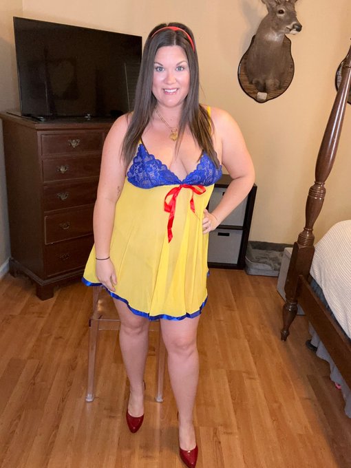 Snow White and the 7 dildos being posted on my page tonight 🍎 🍆 https://t.co/QrvdDWbqpM