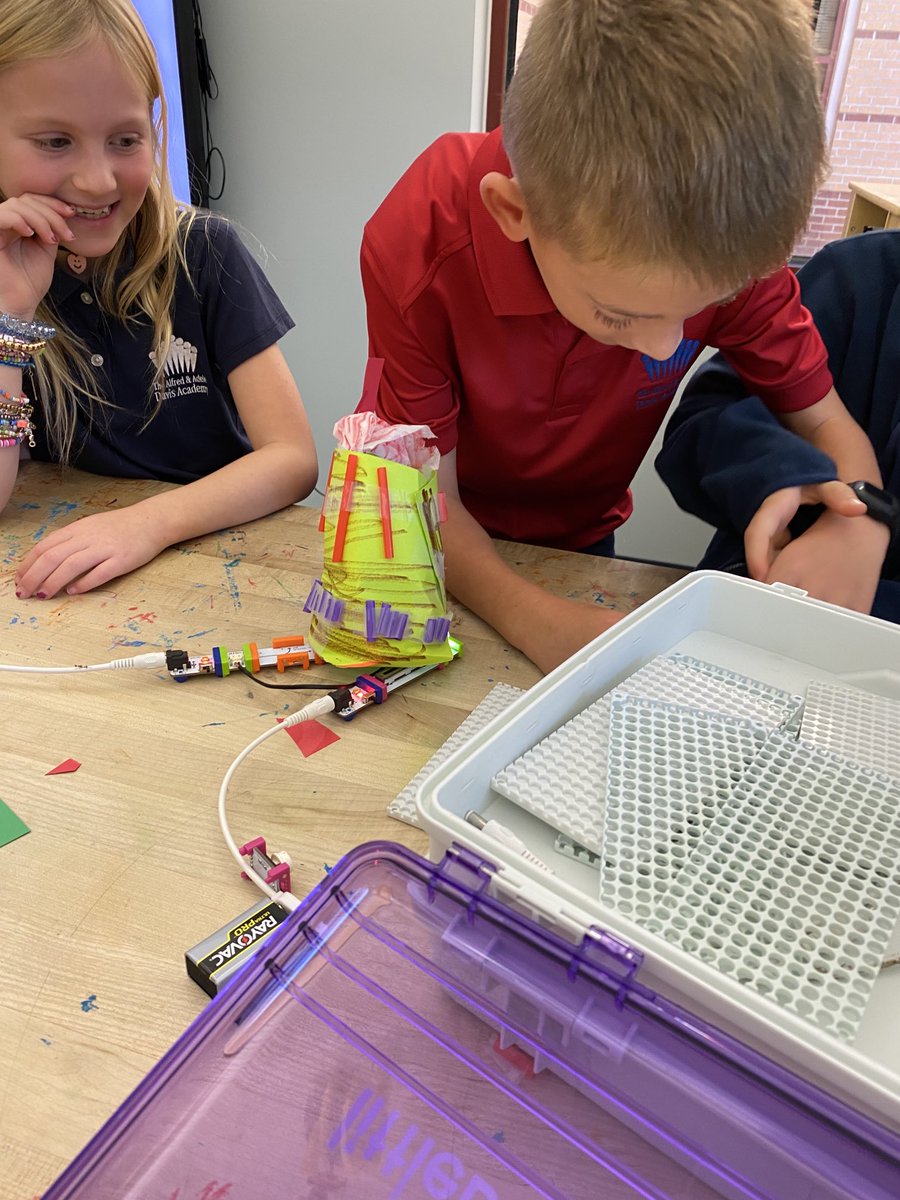 21stStacy's tweet image. Igneous rock formations after a volcanic eruption with ⁦@littleBits⁩ @Davis_Academy⁩ #davis2 #rocksandminerals