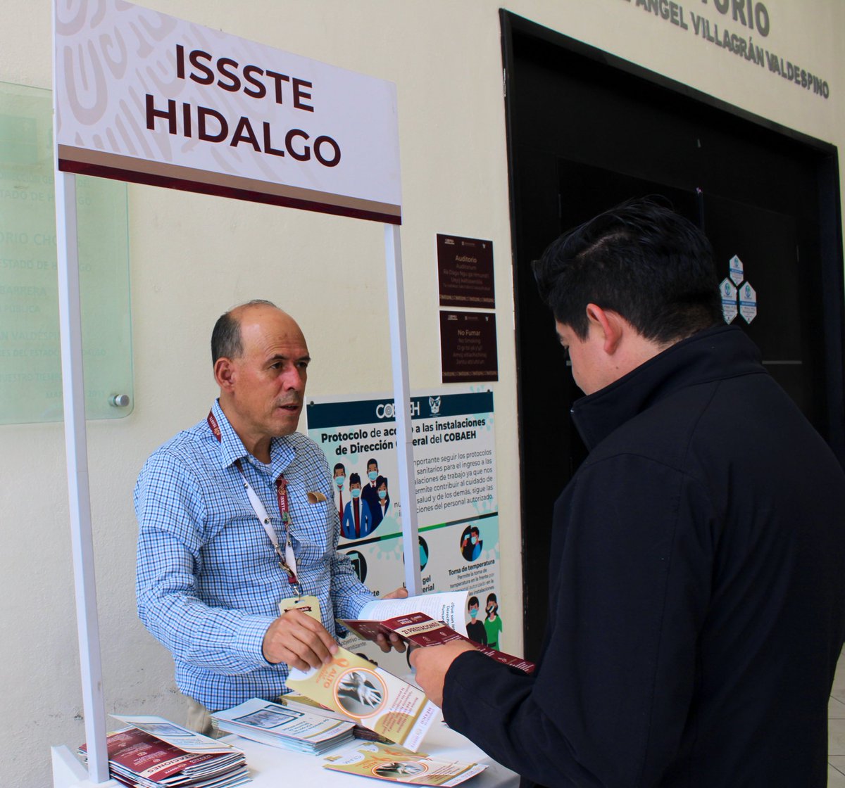 IsssteHidalgo's tweet image. Cuerpo directivo de @IsssteHidalgo realiza #AudienciaPública en @COBAEH_HGO para conocer y dar solución a las dudas que tienen las y los derechohabientes en cuanto a sus #21SegurosYPrestaciones.

#EstamosTransformandoAlIssste