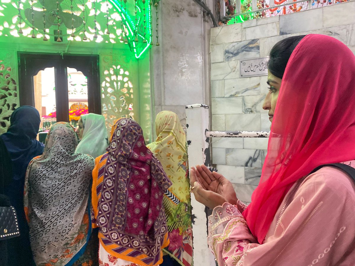 SabaZahoorppp's tweet image. &quot;I had the privilege of offering hazri at #DataDarbar.&quot; and I am praying for the success of our leadership in the upcoming election! 🤲
#Datadarbar 
@BBhuttoZardari @FaryalTalpurPk @jamkhanshoro @KashifShoroPPP @buriroGM @Imdadkazi1 @samoo_shoukat