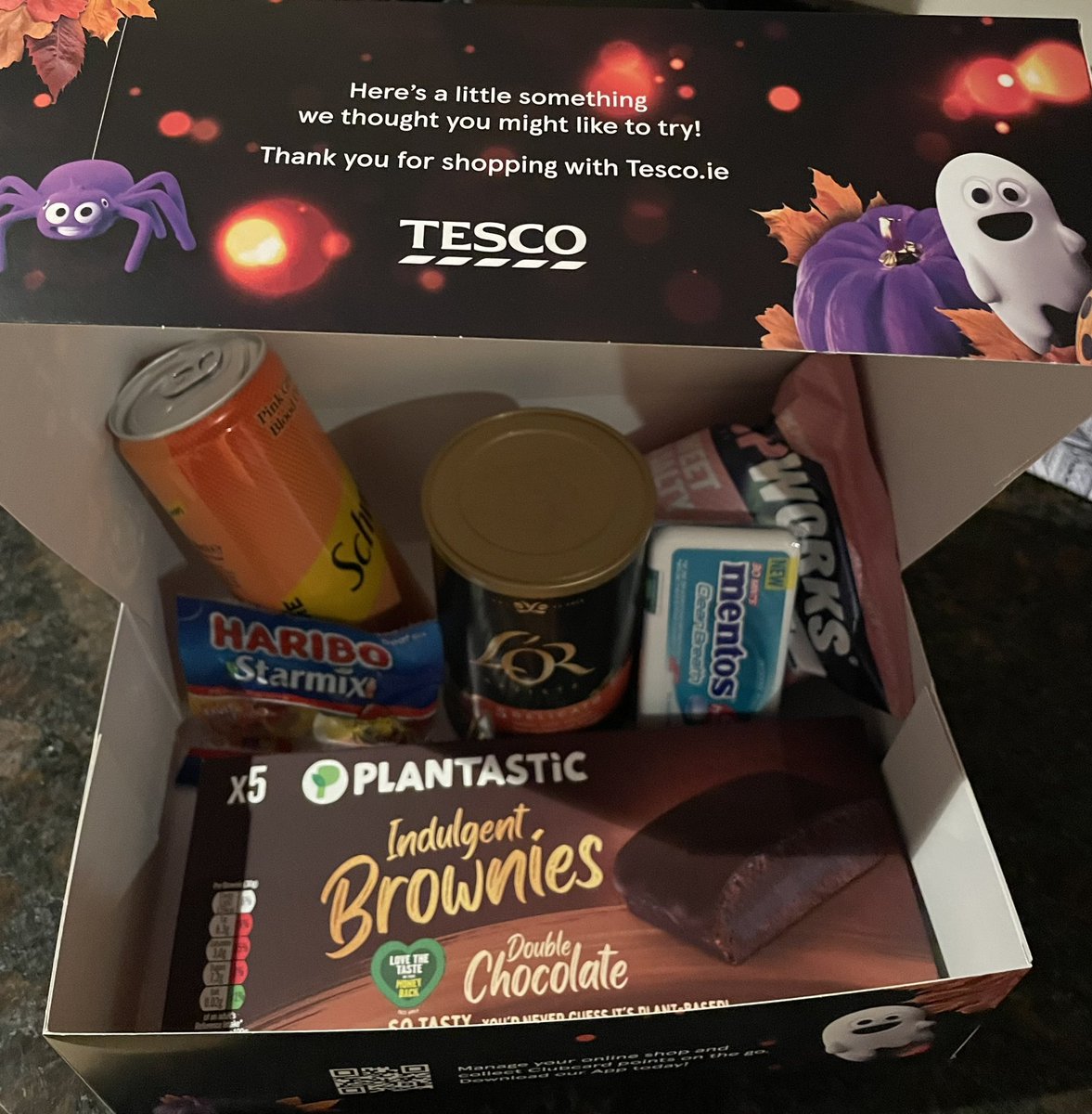buckley_st's tweet photo. Delighted to receive a surprise Halloween box of treats 🎃 👻 when I collected my order from Tesco today @TescoIrl #TescoSamplePack https://t.co/4v2TB82zYI
