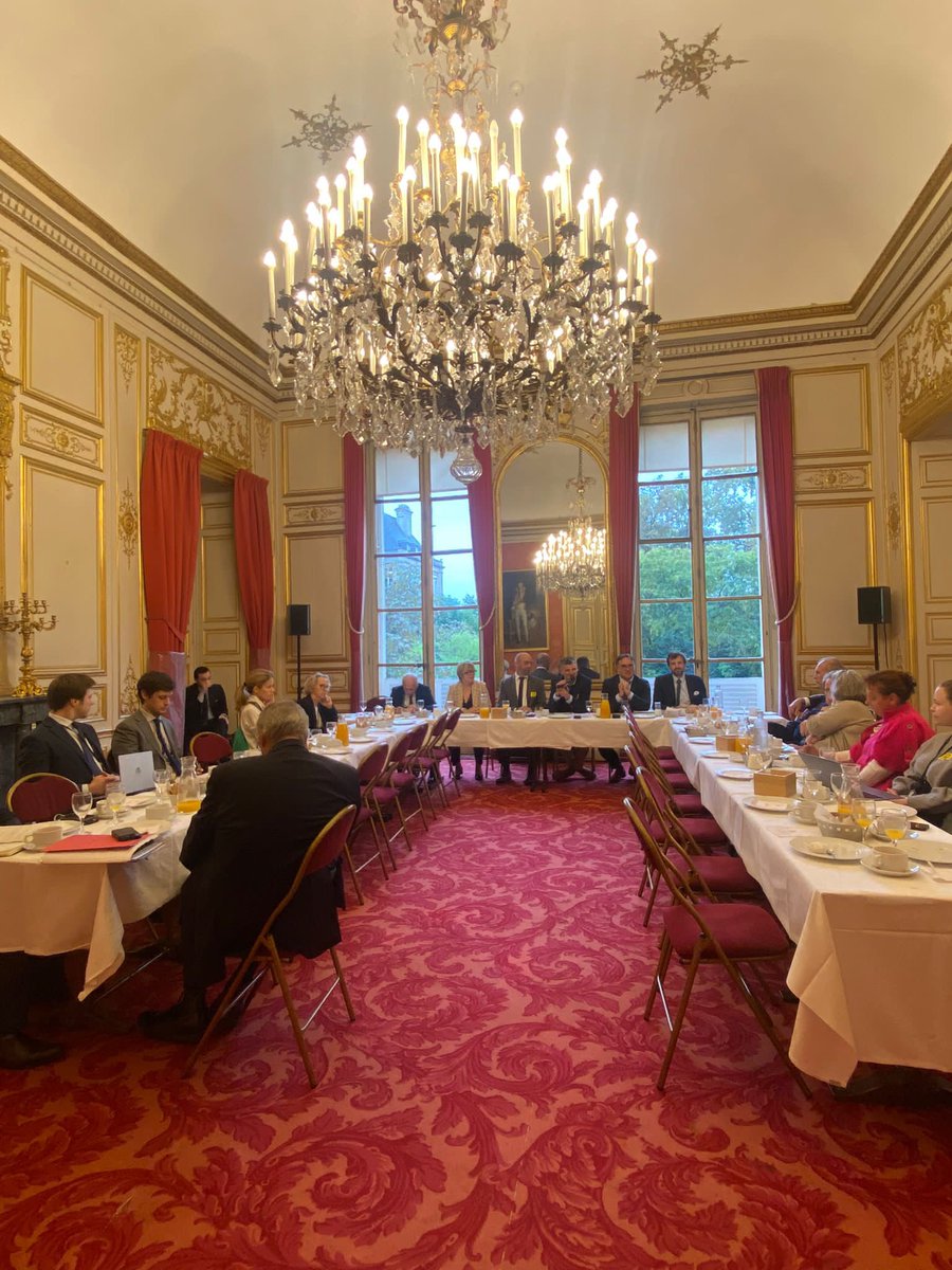 Comment retrouver notre souveraineté alimentaire ? 

C'était le débat organisé ce matin par la sénatrice @ Patricia SCHILLINGER en présence de nombreux parlementaires autour des AOP Porc du Grand Ouest, @ POPLAIT et de @ Prince de Bretagne - Cerafel.