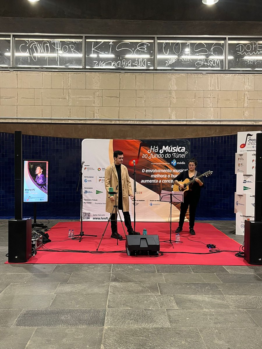 metro_lisboa's tweet photo. Hoje o Há Música ao Fundo do Túnel foi assim 🙌  Amanhã encontramo-nos novamente nas estações São Sebastião, Marquês de Pombal e Cais do Sodré.

Venha ter connosco 😊

#MetroLisboa #HMFT https://t.co/aXHpzNeT63