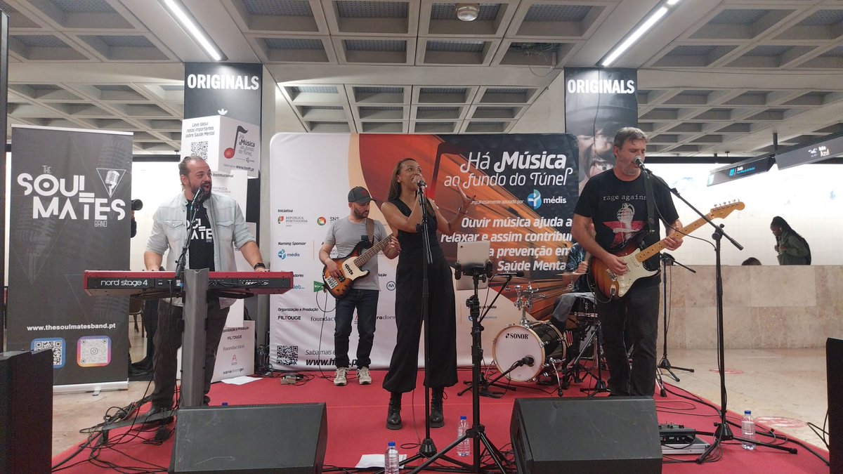 metro_lisboa's tweet photo. Hoje o Há Música ao Fundo do Túnel foi assim 🙌  Amanhã encontramo-nos novamente nas estações São Sebastião, Marquês de Pombal e Cais do Sodré.

Venha ter connosco 😊

#MetroLisboa #HMFT https://t.co/aXHpzNeT63
