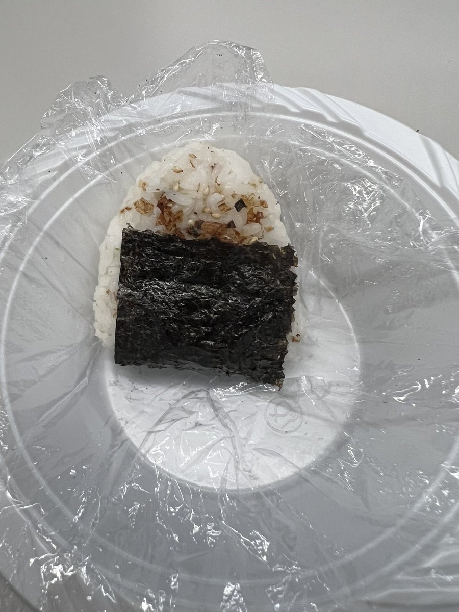 v1bemidnight's tweet photo. Made and ate おにぎり (onigiri) for the first time today. It was a little janky, but a bunch of fun, and they were pretty good! #OnigiriAction https://t.co/gUJqPLUFSZ