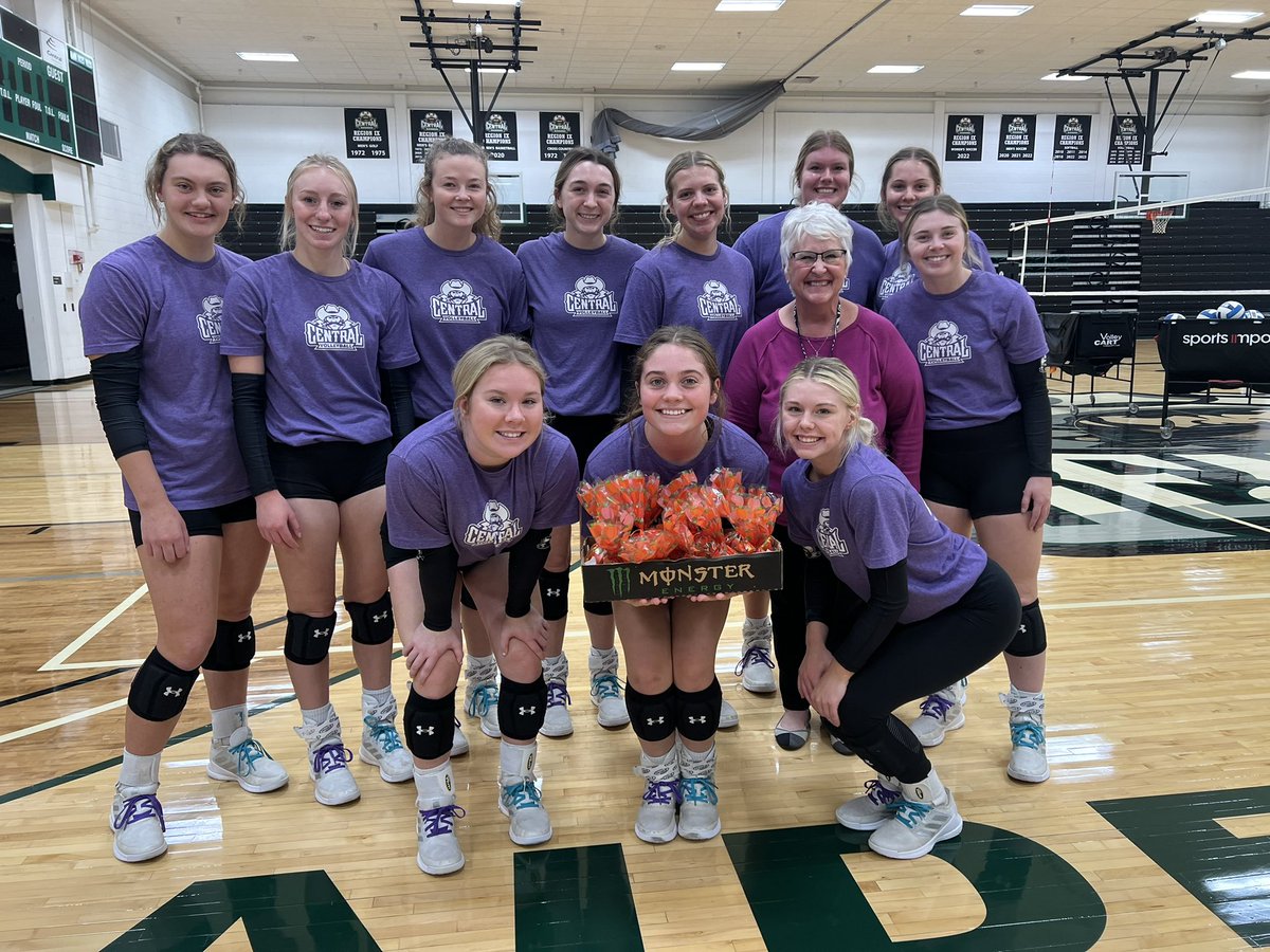 We love it when Mrs. Seckel brings treats to the team! #yeahC #Raiderfam
