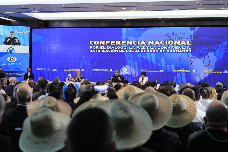 Presidente Nicolás Maduro: con la unión nacional tenemos que consolidar el levantamiento total de todas las sanciones. Se han flexibilizado algunas. Han querido convertir a las sanciones en una extorsión, en un chantaje contra el país ¡Nosotros no somos extorsionables!