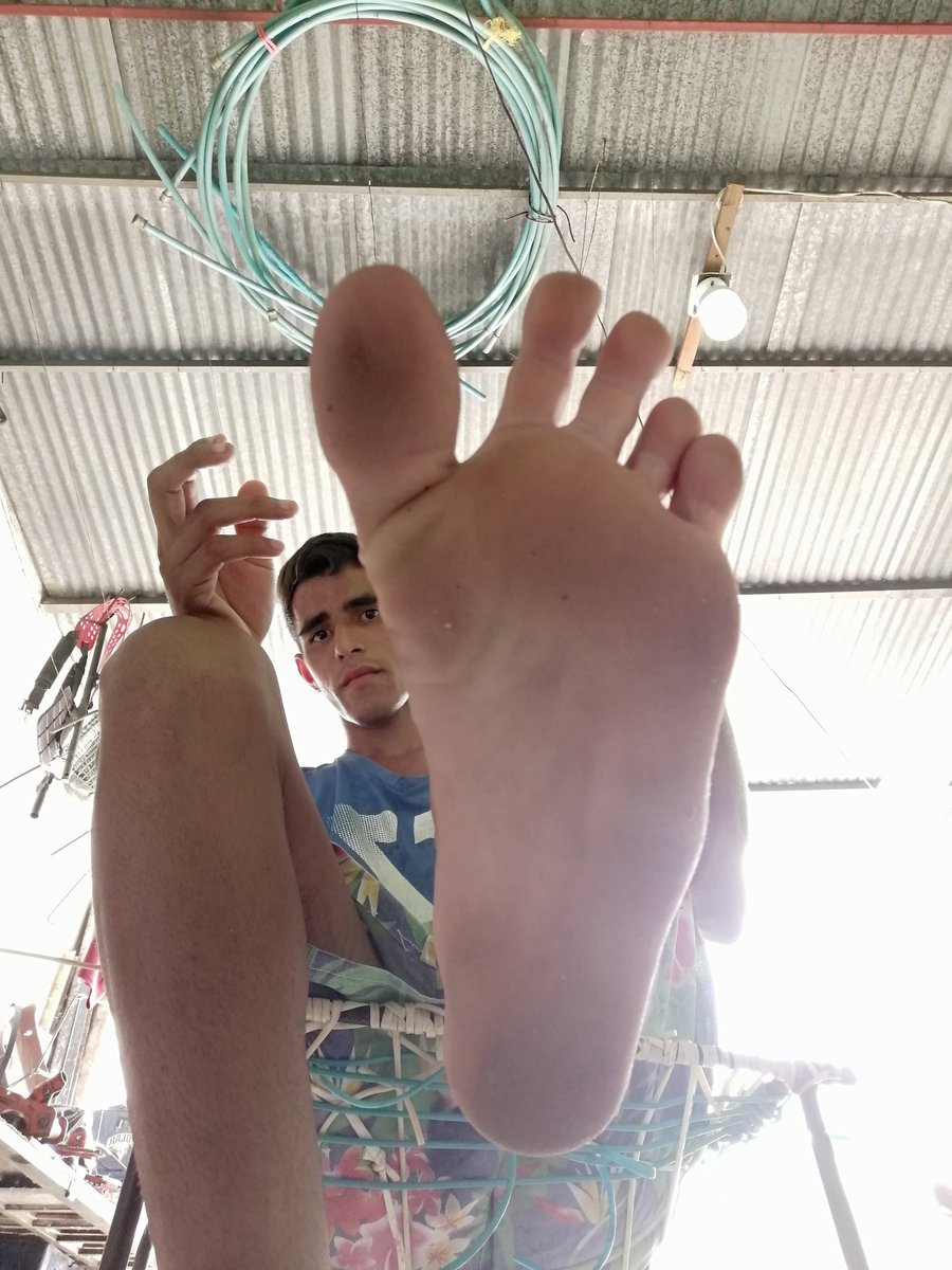 MasterMa40309's tweet photo. @cuddly_nerd  My hand is telling you to pass your tongue between my fingers come to DM for content 🔥🔥 https://t.co/jy4tV4jF4k
