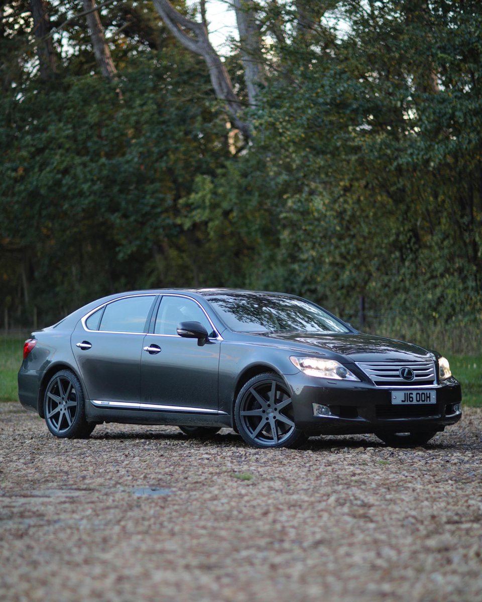The big Lexus LS600 got its new, stealthy alloys today.