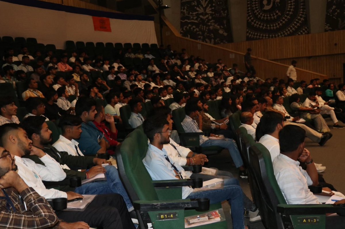 #ABVPGujarat ની કેમ્પસ અધ્યક્ષ, મંત્રી અને નગર મંત્રી બેઠક કર્ણાવતી ખાતે રાષ્ટ્રીય સંગઠન મંત્રી શ્રી આશિષજી ચૌહાણ, ઉત્તર પશ્ચિમ ક્ષેત્રના ક્ષેત્રીય સંગઠન મંત્રી શ્રી અશ્વનીજી શર્મા ની વિશેષ ઉપસ્થિતમાં કર્ણાવતી ખાતે સંપન્ન થઈ.