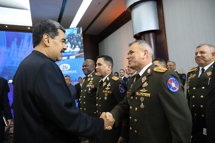 #EnFotos || Con el objetivo de forjar lazos de unión con todos los sectores del país para los retos en la nueva etapa de la República, el Pdte. <a href="/NicolasMaduro/">Nicolás Maduro</a>, lidera la Conferencia Nacional por el Diálogo, la Paz y la Convivencia en ratificación de los Acuerdos en Barbados.