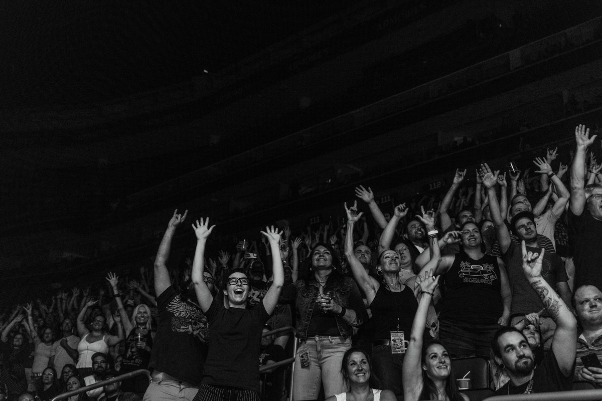 Nickelback's tweet image. The worst part about ending a tour is knowing we won't see you guys every night...maybe we should we add some more shows?

📸: Alanna McArdle