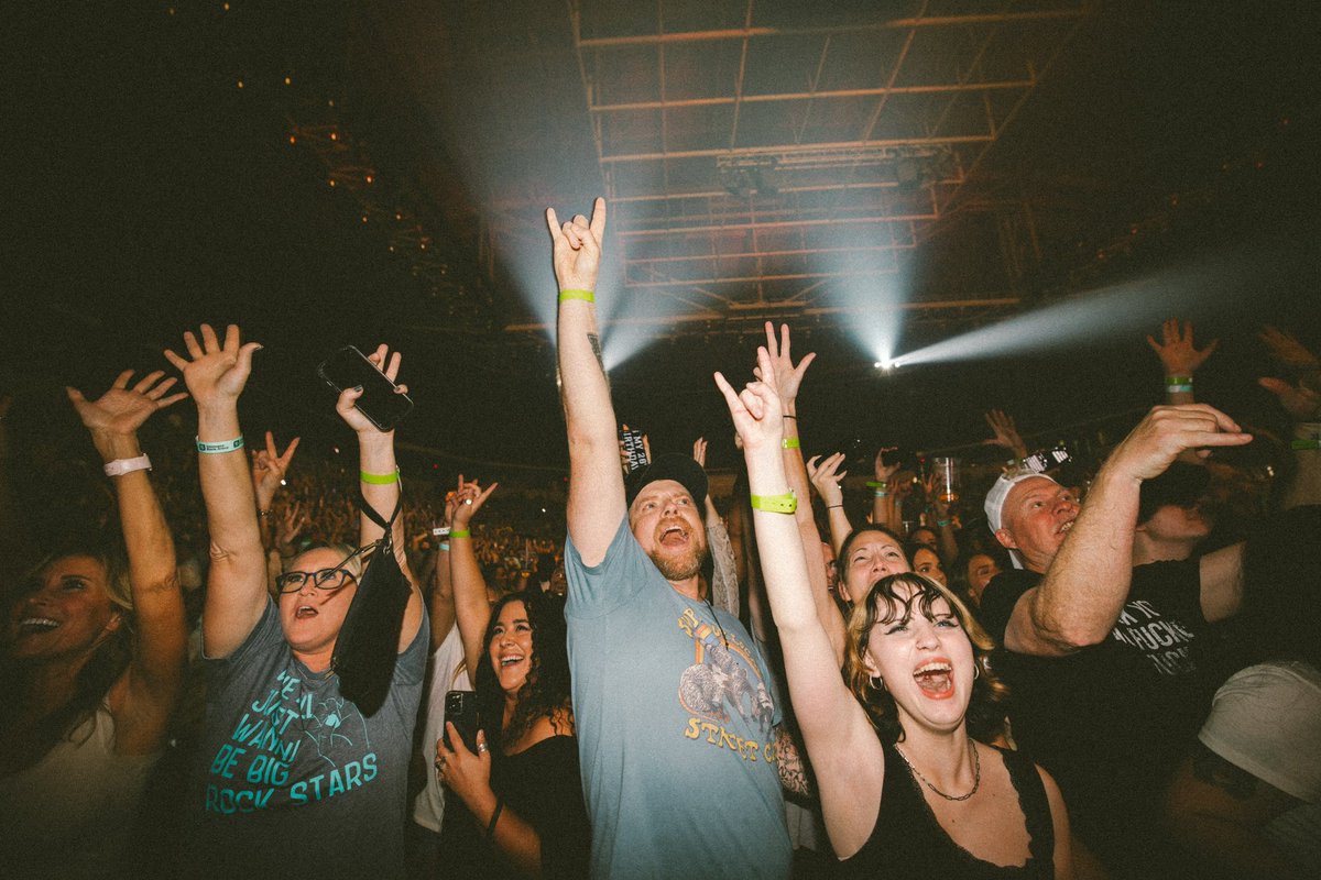 Nickelback's tweet image. The worst part about ending a tour is knowing we won't see you guys every night...maybe we should we add some more shows?

📸: Alanna McArdle