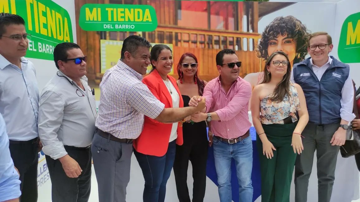 GoberManabi's tweet photo. Desarrollo y oportunidades productivas para Manabí ✅

#Portoviejo | El gobernador @Hernan0722 formó parte del lanzamiento del proyecto "Mi Tienda Barrio" junto al ministro del #MIES Esteban Bernal. 1/2 https://t.co/oBabnACxoP