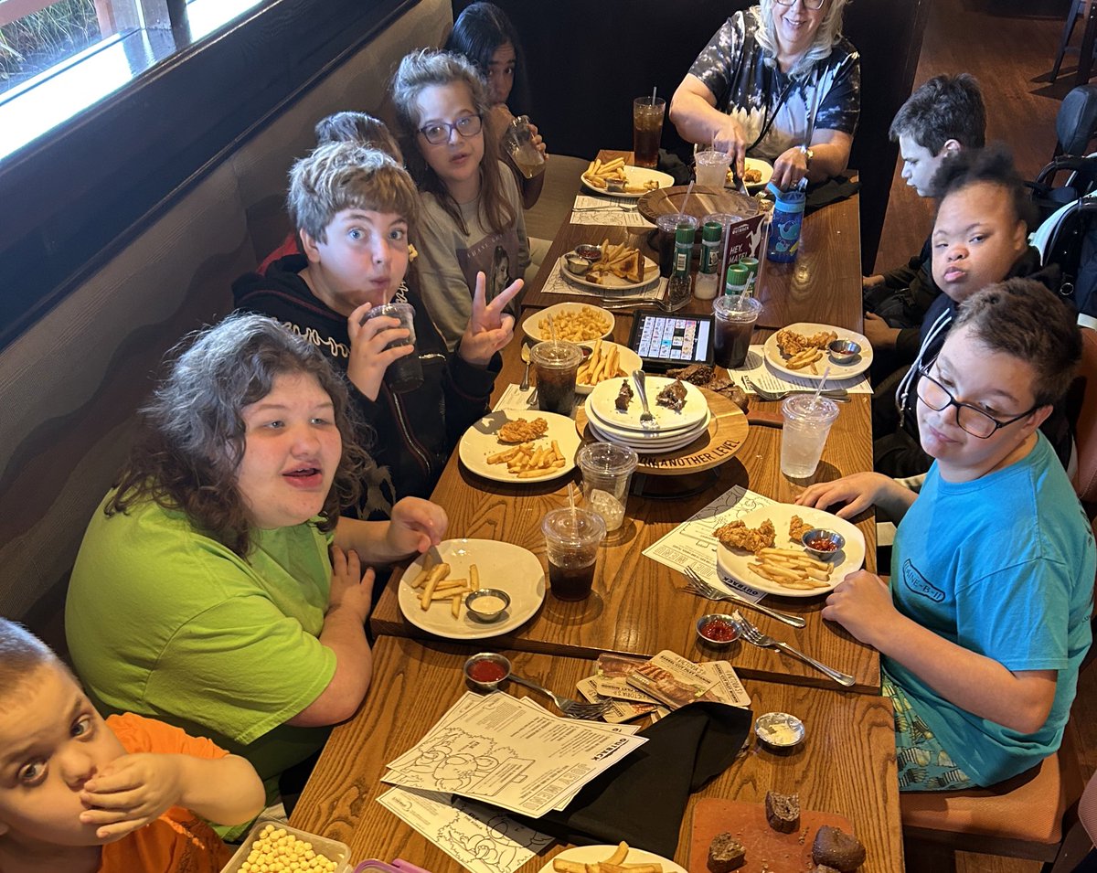 Ss had a great time learning about restaurant jobs at Outback Steakhouse in Middletown! #180WaysLionsLead <a href="/thorne_ms/">Thorne Middle School</a>