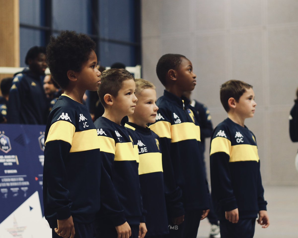 𝑹𝒆𝒎𝒊𝒔𝒆 𝒅𝒆𝒔 𝑳𝒂𝒃𝒆𝒍𝒔 𝑭𝑭𝑭

A l’occasion de la Soirée Futsal, le #StadeBriochin s’est vu attribuer 3 « Labels Jeunes FFF Crédit Agricole » : Masculin, Féminin et Futsal !

Une récompense qui vient saluer le travail du club et des éducateurs #Griffons ! 👏🏻

#golestade