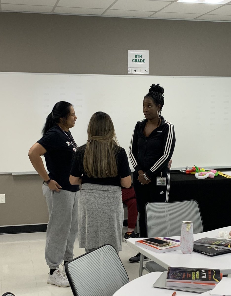 Lori Mowl tweet media