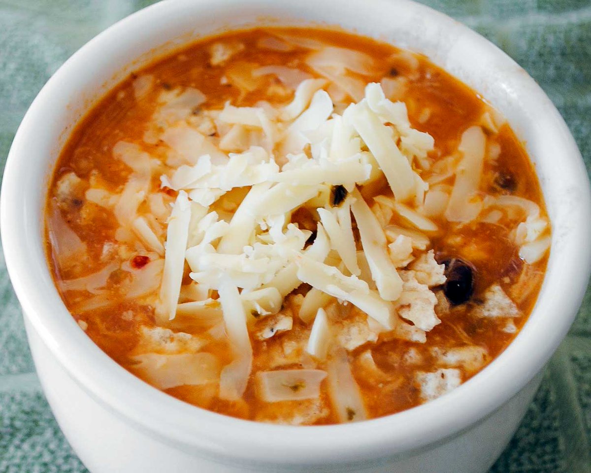 Soup season is officially upon us, and what better way to enjoy with this delicious Chicken Enchilada Soup recipe? 🍜 Check out chicken.ca/recipes/chicke… for the full recipe!