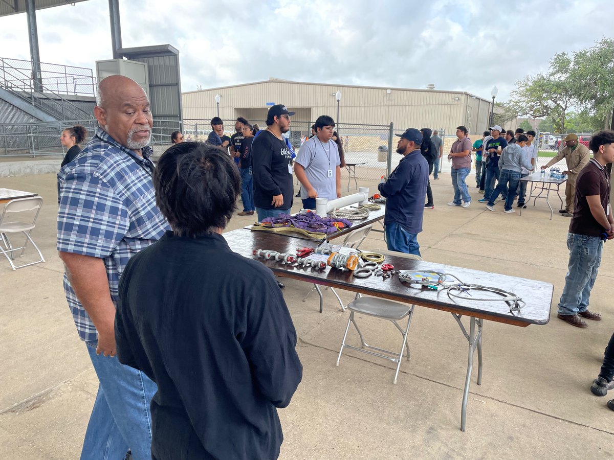 miadyoung's tweet photo. Our Construction & Ag Mechanics students participated in the 2023 Construction Careers Expo at The Pasadena Fairgrounds hosted by @CMEFHouston. Lots of hands in activities and exposure to the multi-facets of the Construction Industry. #weareCTE @ChannelviewISD https://t.co/EYInvLbEQO