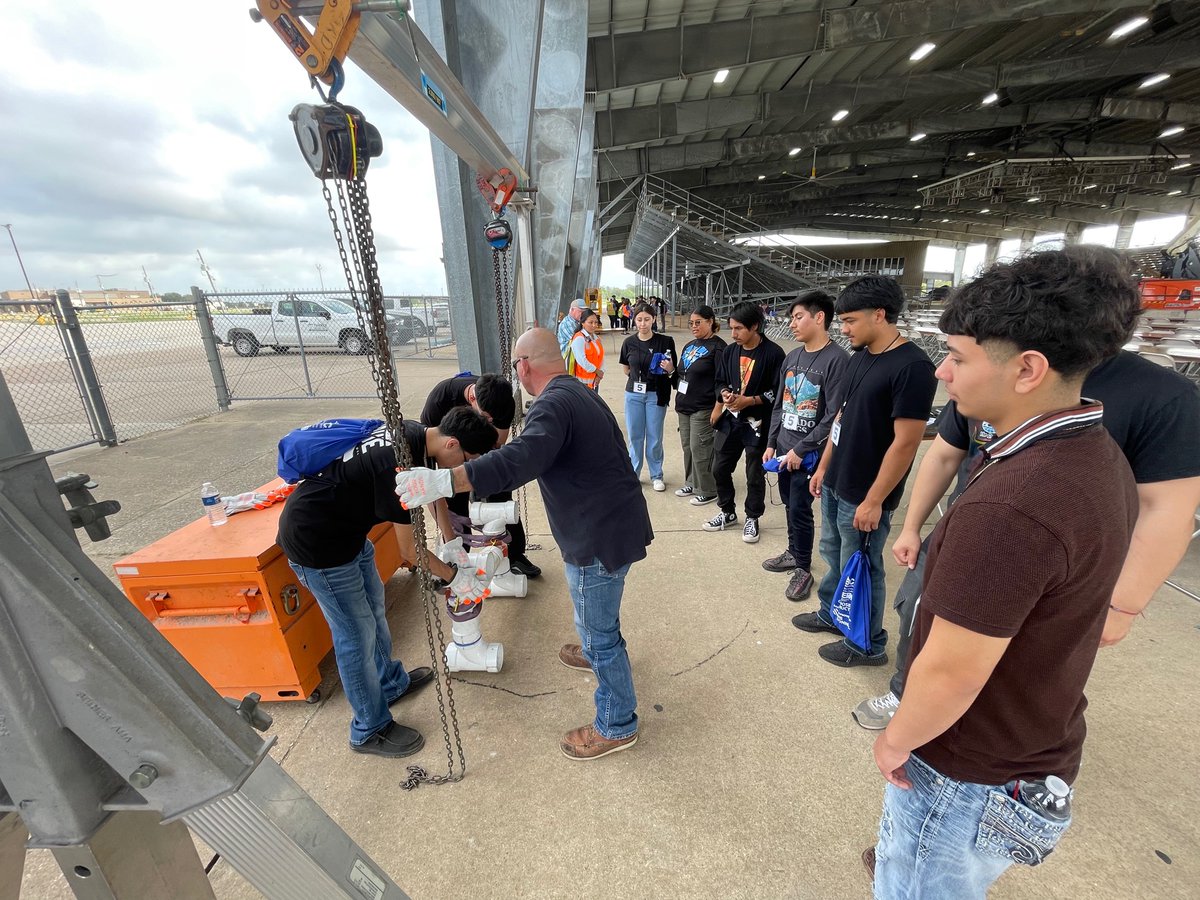miadyoung's tweet photo. Our Construction & Ag Mechanics students participated in the 2023 Construction Careers Expo at The Pasadena Fairgrounds hosted by @CMEFHouston. Lots of hands in activities and exposure to the multi-facets of the Construction Industry. #weareCTE @ChannelviewISD https://t.co/EYInvLbEQO