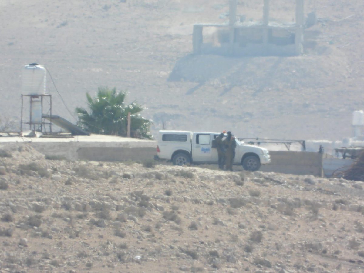 CJNVtweets's tweet image. Today settlers came to the village of Saadet Thalah, chased people in their homes and shot in the air, taking photos, calling the military and lying that Palestinians are attacking. Then Israeli military came and held elders in one room locking the door and chased young folk. /53