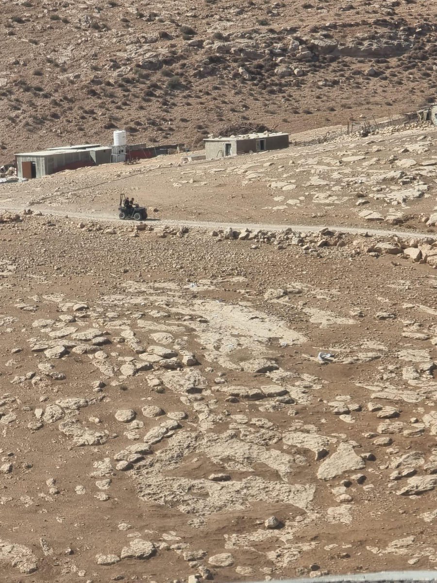 CJNVtweets's tweet image. Today settlers came to the village of Saadet Thalah, chased people in their homes and shot in the air, taking photos, calling the military and lying that Palestinians are attacking. Then Israeli military came and held elders in one room locking the door and chased young folk. /53