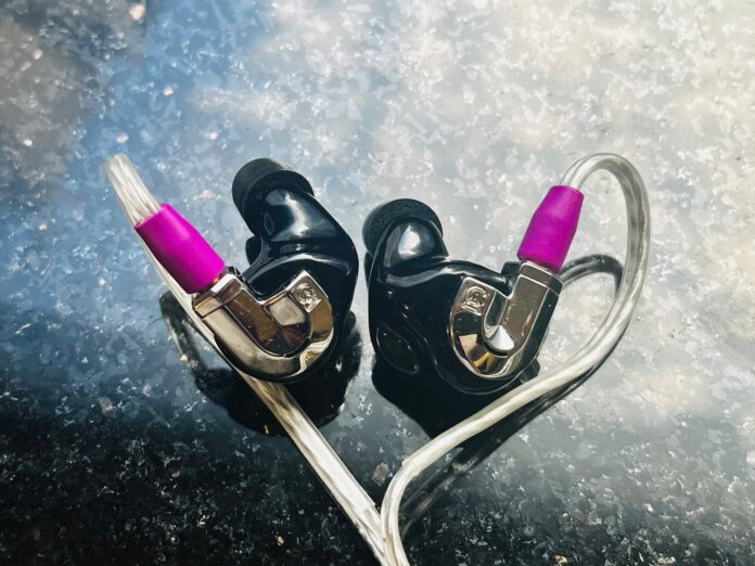 Feel what you hear with Campfire Audio Bonneville.

Read more: majorhifi.com/campfire-audio…

#campfire_audio #nycheadphonestore #headphoneusa #earphones