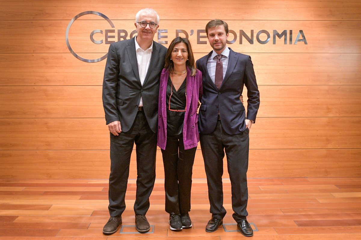 CdEconomia's tweet photo. 🗣️Aquesta tarda conversem amb la directora general corporativa de @ColonialOficina i membre de la Junta Directiva del @CdEconomia Carmina Ganyet en el marc de la iniciativa "Persones del Cercle". Parlem de la seva trajectòria professional i personal https://t.co/zQw4sTfWcz