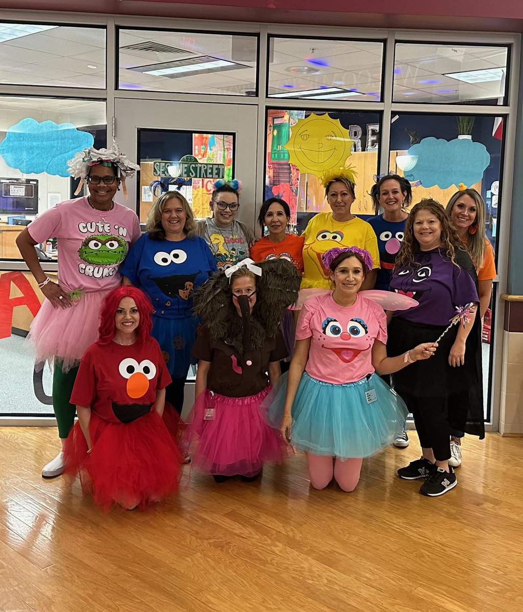 GilmoreCCISD's tweet photo. “Everyday can be a sunny day, just smile and play” 🍎 ☀️ 💖 https://t.co/rJoOctjfj1