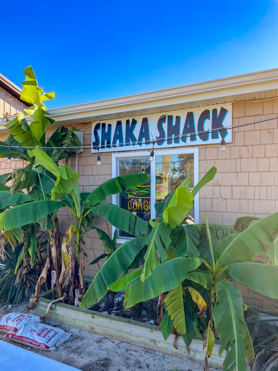 Have you heard the news!?!? One of our favorite spots to eat, Shaka Shack now has a brand new indoor seating area and outdoor patio.