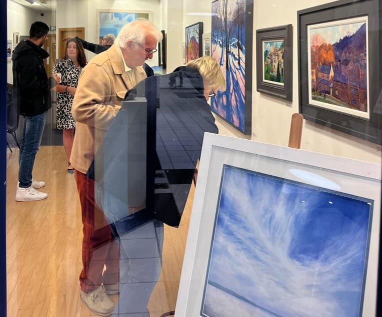 Our latest exhibition Walk Into Winter is in full swing!
With @ChrisCyprus <a href="/Che_Finch/">Ché Finch</a> <a href="/ArtbyLauragrace/">Art by Laura Grace</a> Brin Edwards (SWLA) - Sandra Orme (PDA &amp; AAUC) - Diane Nevitt and Susan Doyle. 
#MaccArtLounge #NewExhibition #contemporaryart #northernart #grosvenorshoppingcentremacclesfield