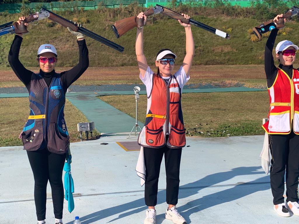 Media_SAI's tweet photo. Update: 🇮🇳 at Asian Shooting🔫 Championships Changwon, 🇰🇷

Take a look at our individual medalists of the day👇

🥇: Harmehar Singh Lally in  Junior Men’s Skeet

🥈: Gautami Bhanot in Junior Women's 10m Air Rifle

🥈: Raiza Dhillon in Junior Women’s Skeet

🥈: Bhavtegh Singh Gill in Junior Men’s Skeet

🥉: Abhinav Shaw in Junior Men's 10m Air Rifle

Many congratulations to all 🥳👏👏