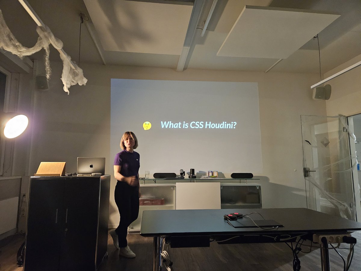 Clemens Hübner (@clemenshuebner) on Twitter photo Enough pizza 🍕, let's get on with the second talk! <a href="/techtanja/">Tanja Ulianova👩🏻💻🇺🇦</a> talks about CSS Houdini and its state in 2023. 🧙♀️ 💪 <a href="/inovexgmbh/">inovex GmbH</a> #meetup Enough pizza 🍕, let's get on with the second talk! <a href="/techtanja/">Tanja Ulianova👩🏻💻🇺🇦</a> talks about CSS Houdini and its state in 2023. 🧙♀️ 💪 <a href="/inovexgmbh/">inovex GmbH</a> #meetup