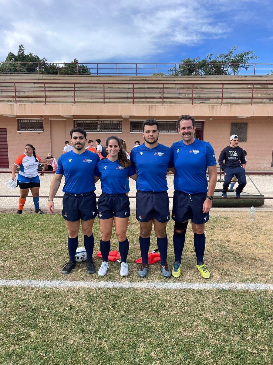 ArbRugCV's tweet photo. Hoy hemos tenido una jornada de CADU. Aquí nuestra representación sureña.
#arbitrosrugby #rugbyreferees #refteam #rugbyreferee #rugbyref #mandarinaconnection #terreta https://t.co/LHV1a3weO2