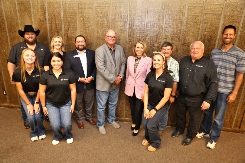 Last night, I gave the keynote address at the Wharton County Farm Bureau's Annual Dinner. While I was there, I had a great time visiting with constituents and hearing their stories. Thanks for a great evening! @TexasFarmBureau #txlege