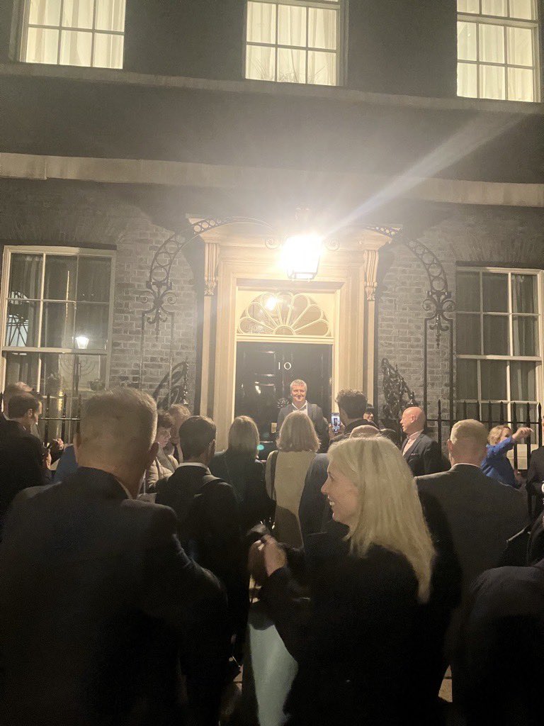 What a brilliant evening officially launching the #EpilepsyResearchInstitute at @10DowningStreet. Thanks to our host @GeorgeFreemanMP, to @scullyp, @JuliaCumberlege and the researchers, industry and patient group representatives who joined. Read more here: epilepsy-institute.org.uk/eri/news/10-do…