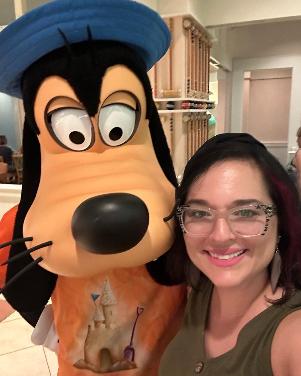 RachelKayTaylor's tweet photo. I walked over to Beach Club Resort this morning and had breakfast with some friends 😉 at Cape May Cafe! It was sooo good and so fun! Resting up and about to get ready ready for Mickey’s Not-So-Scary Halloween Party. Early entry starts at 4pm! #MeMyselfandMickey #CapeMayCafe https://t.co/nNaCxPRe7Z